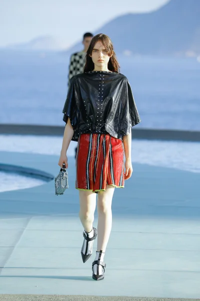 Look 17